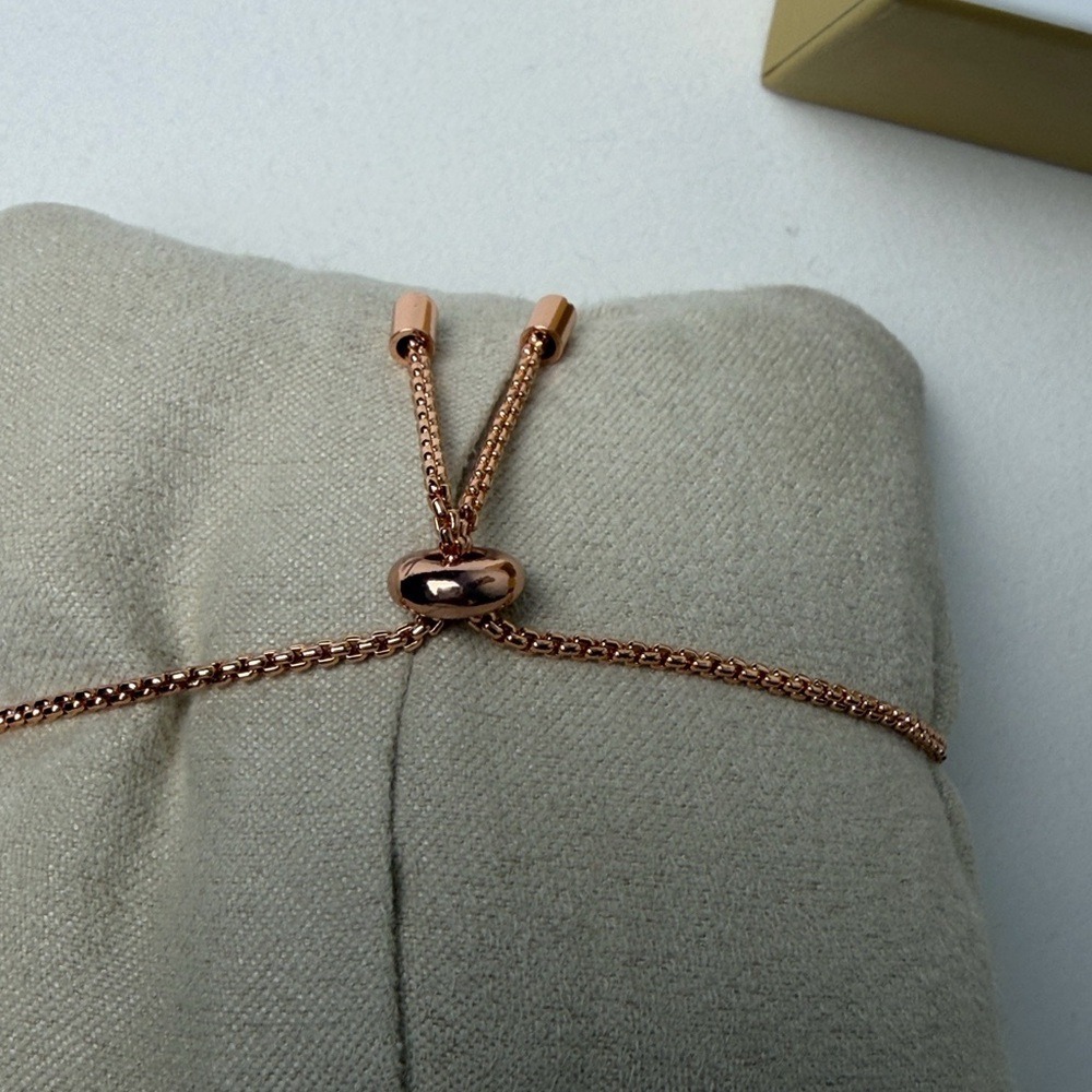 Michael Kors Elegant Gold Bracelet with Logo Charm rose gold color - Picture 10 of 11